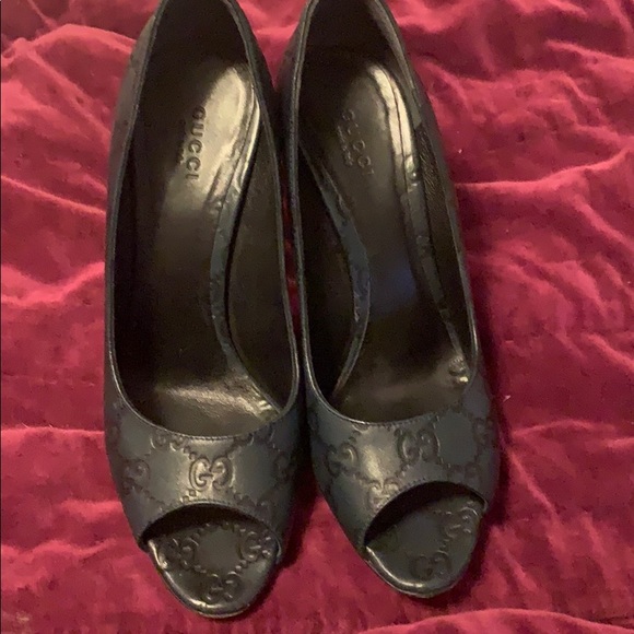 blue gucci high heel open toe pump